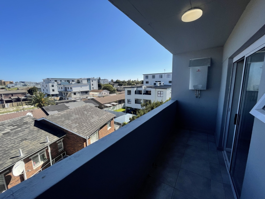 1 Bedroom Property for Sale in Table View Western Cape